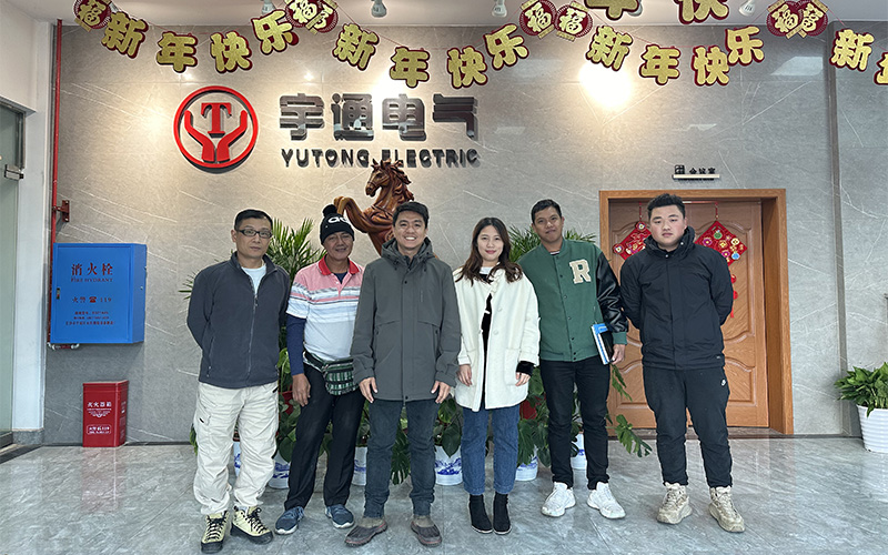 overseas customer visit 5.jpg